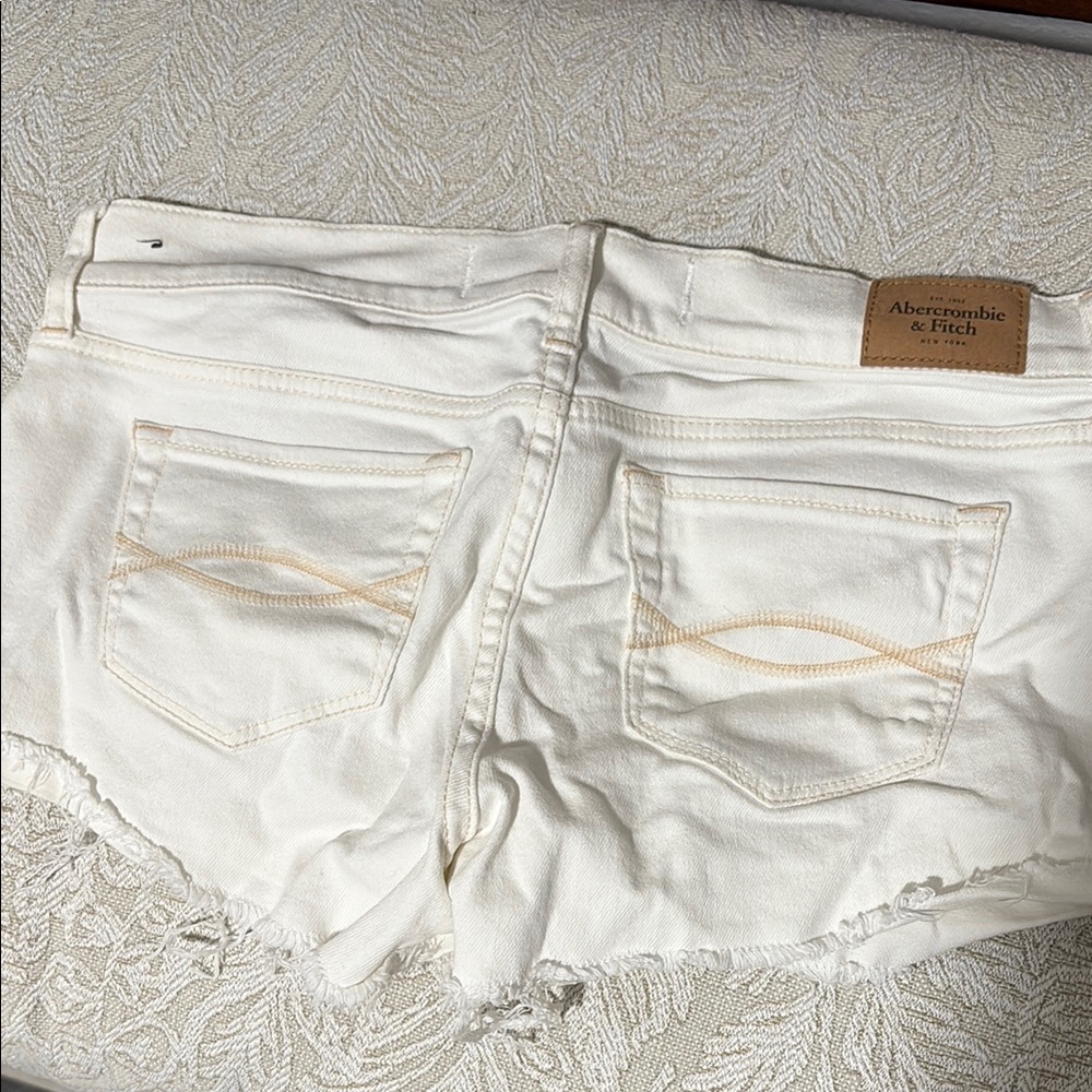 Abercrombie & Fitch White Jean Shorts Frayed Hem - Picture 4 of 5